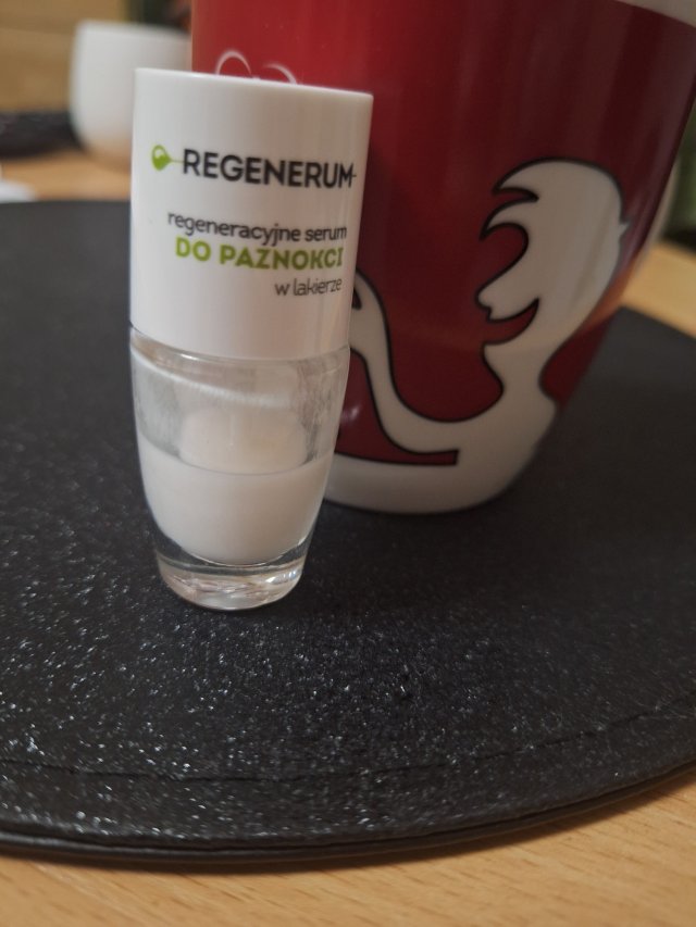Regenerum Regeneracyjne serum do paznokci, W lakierze