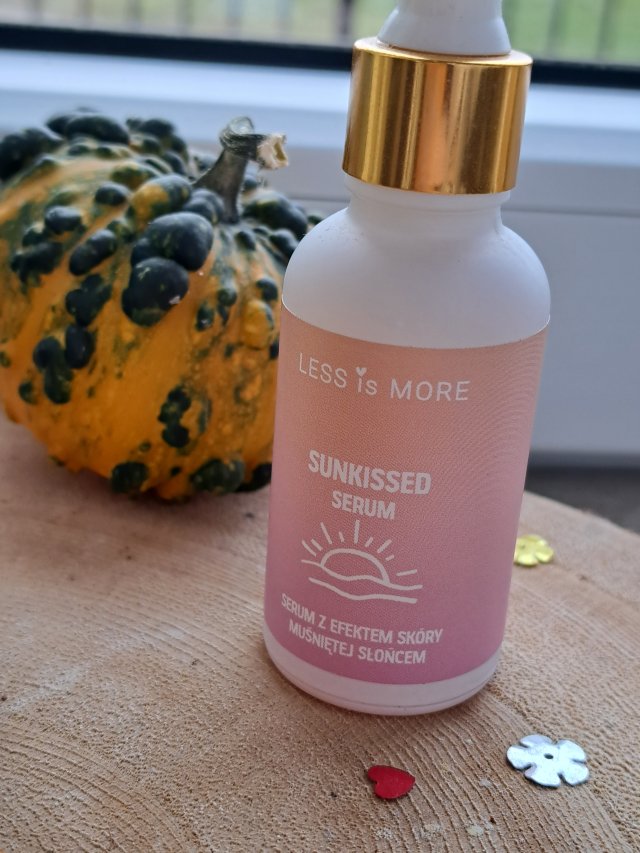 Less is more Sunkissed, Serum z efektem skóry muśniętej słońcem 
