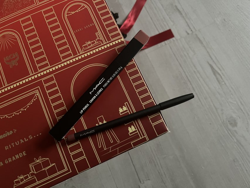 Mac Konturówka do ust, Whirl