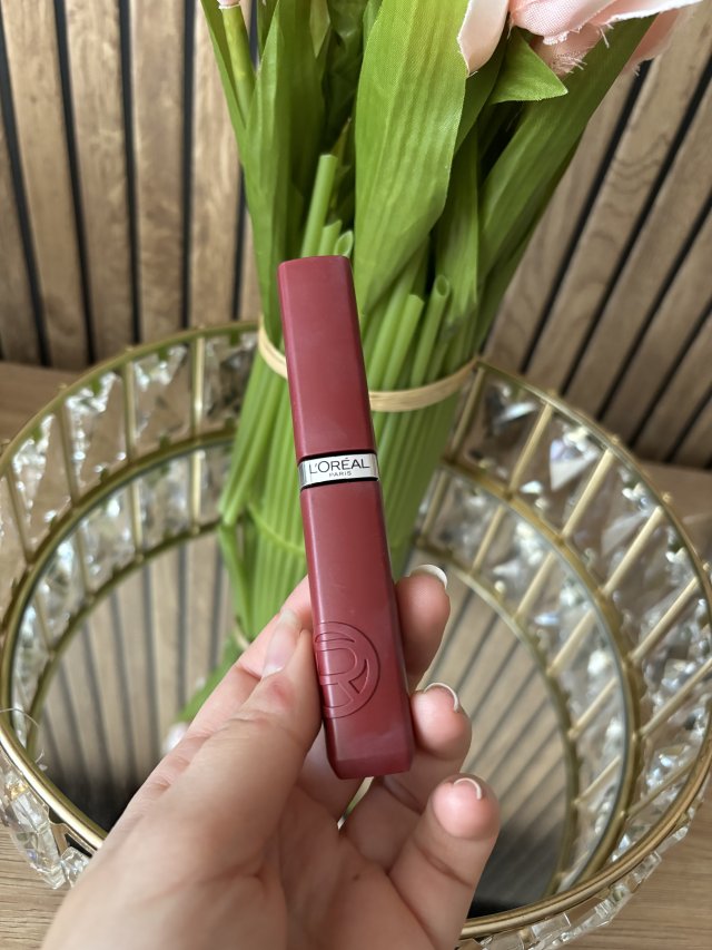 L'Oréal Infaillible 24H Lipstick, Pomadka i błyszczyk do ust 2w1, Długotrwała, nr 404 Corail Constant 