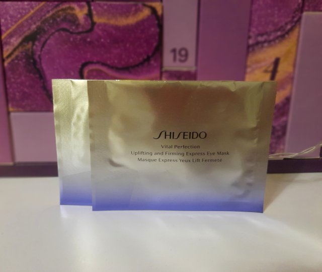 Shiseido Maseczka na okolice oczu, Ujędrniająco-liftingująca, Vital Perfection, Uplifting & Firming Express Eye Mask,