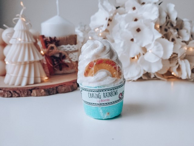 Bomb Cosmetics Babeczka do kąpieli, Chasing Rainbows