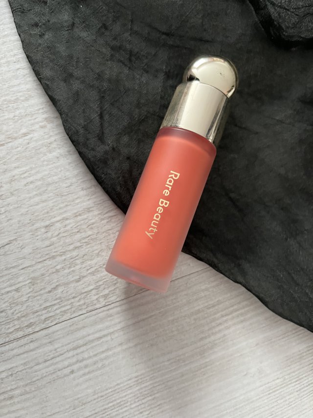 Rare Beauty Róż do policzków, Soft Pinch Liquid Blush, Joy