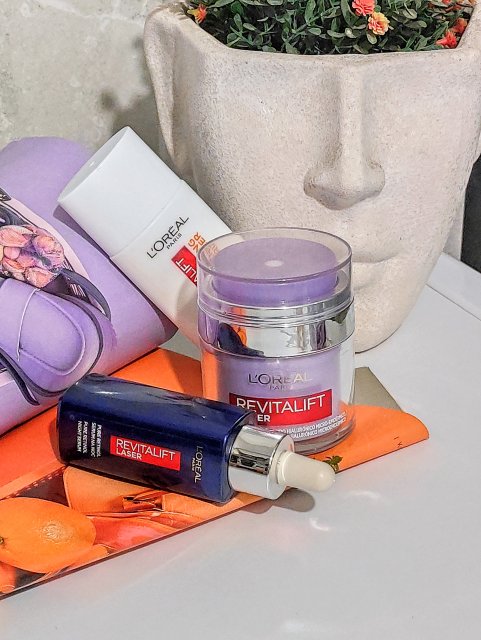 L'Oréal Revitalift Laser, Serum do twarzy, Na noc, Retinol + Niacynamid