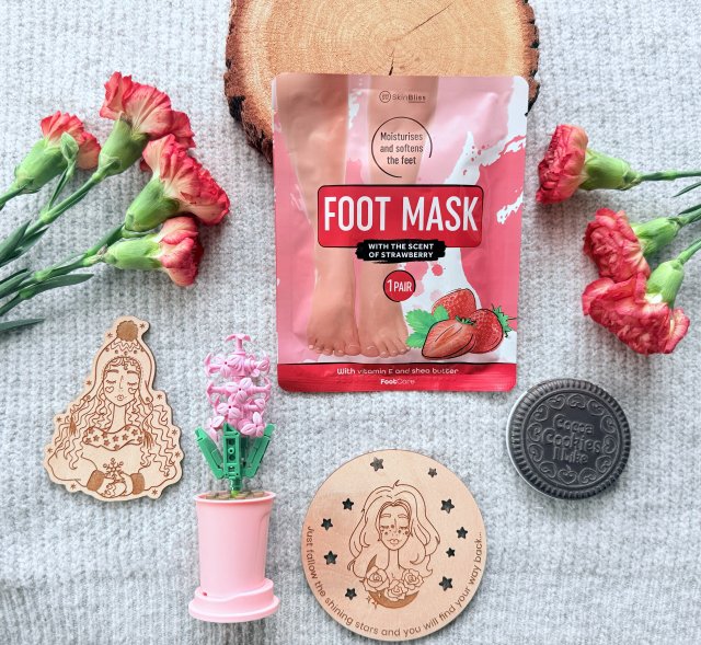 SkinBliss Maska do stóp w formie skarpet, Strawberry