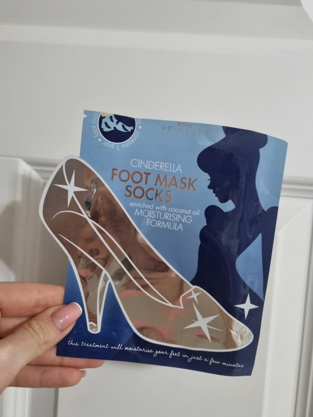 Denkowanie część druga :) Grudzień, kosmetyki w świątecznych opakowaniach lub w świątecznych kolorach: czerwonym, zielonym i złotym 