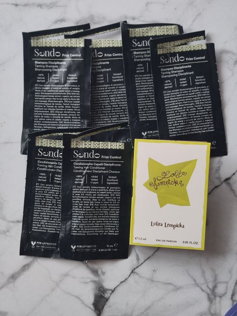 Denkowanie część druga :) Grudzień, kosmetyki w świątecznych opakowaniach lub w świątecznych kolorach: czerwonym, zielonym i złotym 