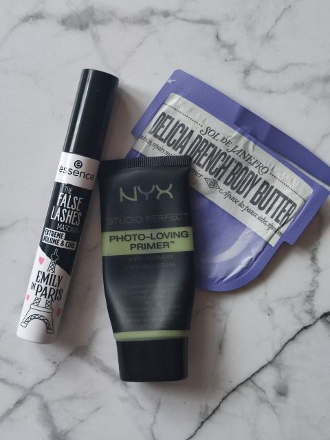 Denkowanie część druga :) Grudzień, kosmetyki w świątecznych opakowaniach lub w świątecznych kolorach: czerwonym, zielonym i złotym 