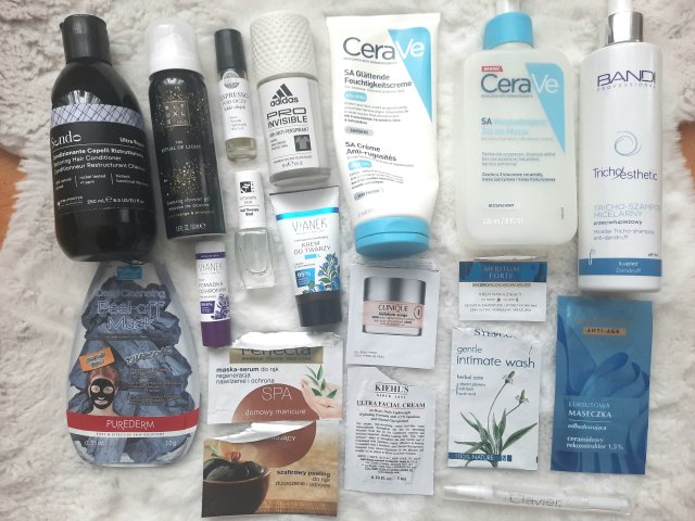 Denkowanie część druga :) Grudzień, kosmetyki w świątecznych opakowaniach lub w świątecznych kolorach: czerwonym, zielonym i złotym 