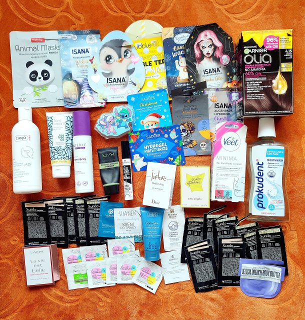 Denkowanie część druga :) Grudzień, kosmetyki w świątecznych opakowaniach lub w świątecznych kolorach: czerwonym, zielonym i złotym 