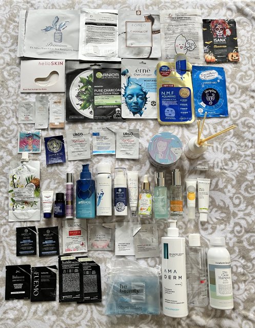 Denkowanie część druga :) Grudzień, kosmetyki w świątecznych opakowaniach lub w świątecznych kolorach: czerwonym, zielonym i złotym 