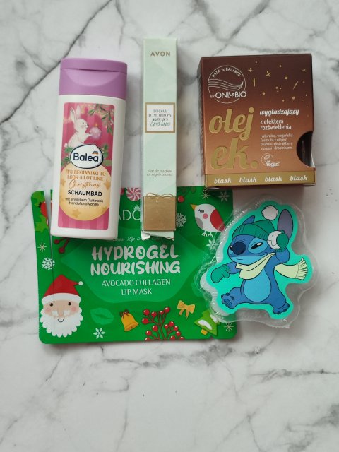 Denkowanie część druga :) Grudzień, kosmetyki w świątecznych opakowaniach lub w świątecznych kolorach: czerwonym, zielonym i złotym 