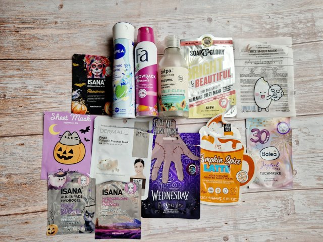 Denkowanie część druga :) Grudzień, kosmetyki w świątecznych opakowaniach lub w świątecznych kolorach: czerwonym, zielonym i złotym 