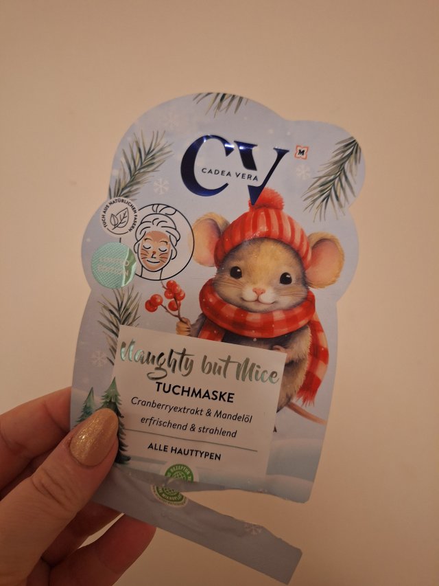 Denkowanie część druga :) Grudzień, kosmetyki w świątecznych opakowaniach lub w świątecznych kolorach: czerwonym, zielonym i złotym 