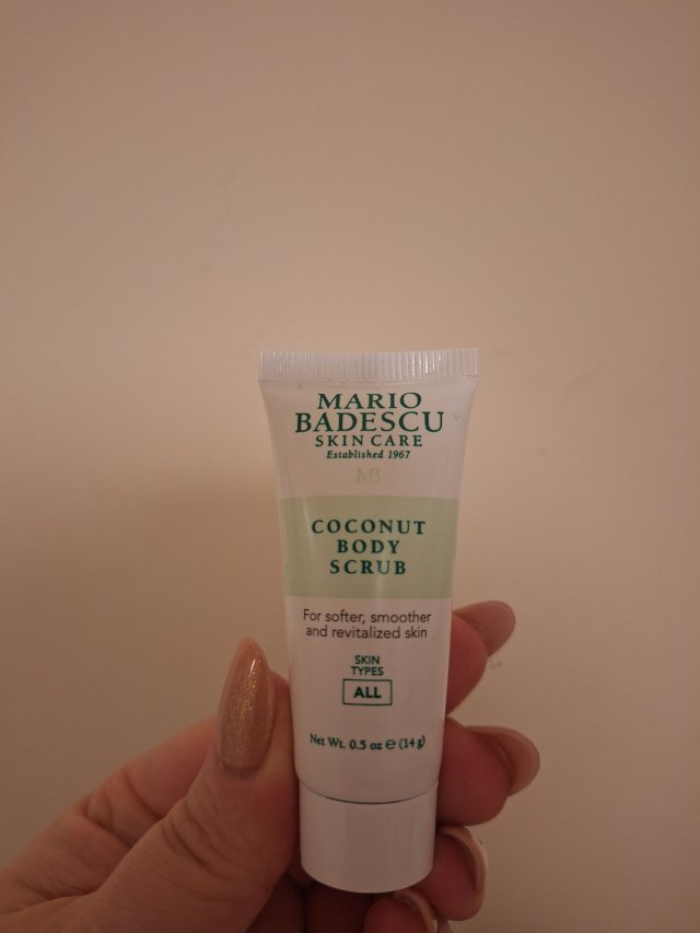 Denkowanie część druga :) Grudzień, kosmetyki w świątecznych opakowaniach lub w świątecznych kolorach: czerwonym, zielonym i złotym 