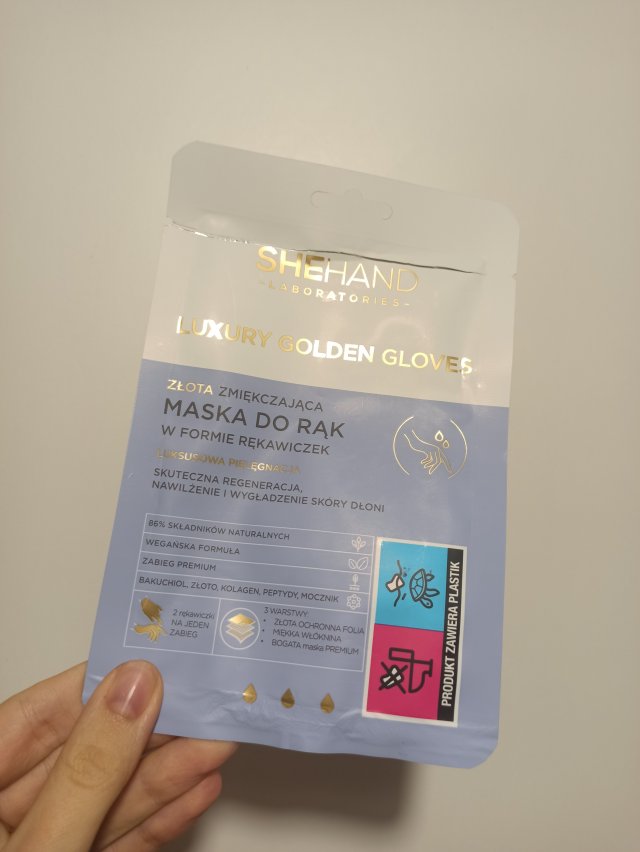 Denkowanie część druga :) Grudzień, kosmetyki w świątecznych opakowaniach lub w świątecznych kolorach: czerwonym, zielonym i złotym 