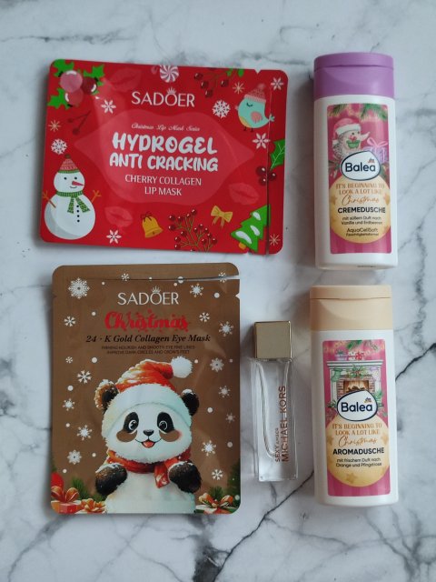 Denkowanie część druga :) Grudzień, kosmetyki w świątecznych opakowaniach lub w świątecznych kolorach: czerwonym, zielonym i złotym 