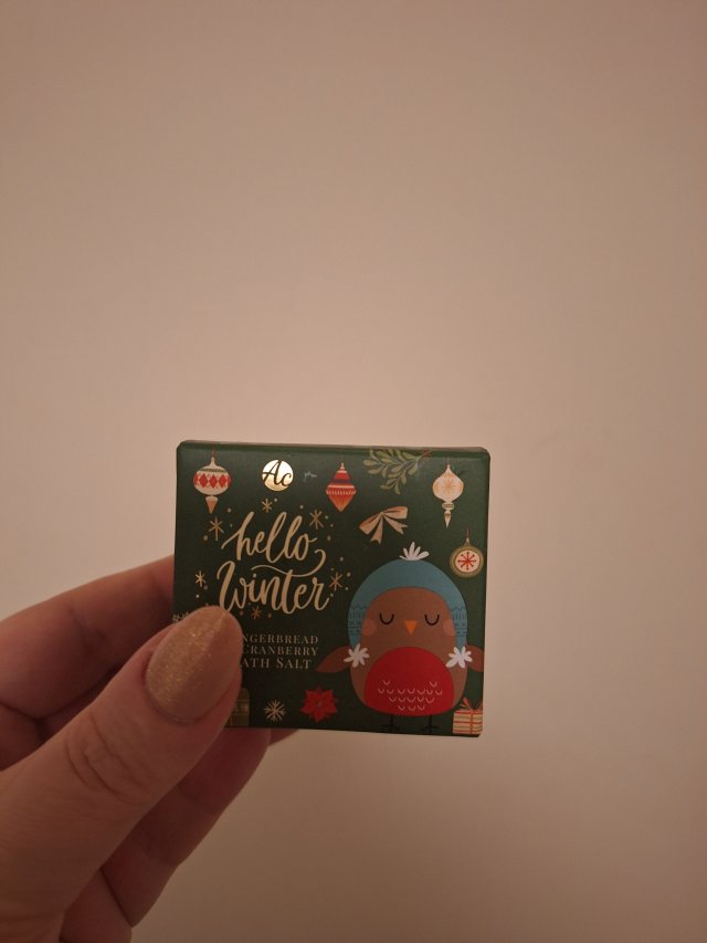 Denkowanie część druga :) Grudzień, kosmetyki w świątecznych opakowaniach lub w świątecznych kolorach: czerwonym, zielonym i złotym 