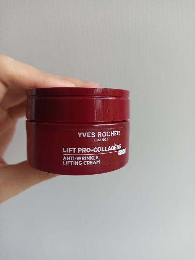 Denkowanie część druga :) Grudzień, kosmetyki w świątecznych opakowaniach lub w świątecznych kolorach: czerwonym, zielonym i złotym 