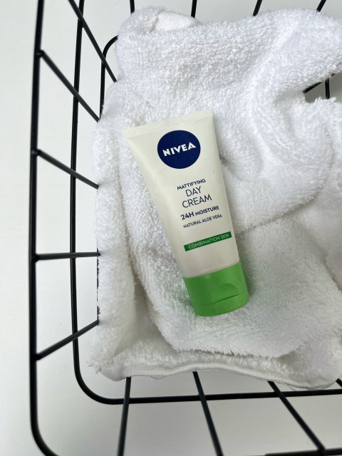 Nivea Matujący krem na dzień Intensywne nawilżenie 24 godziny