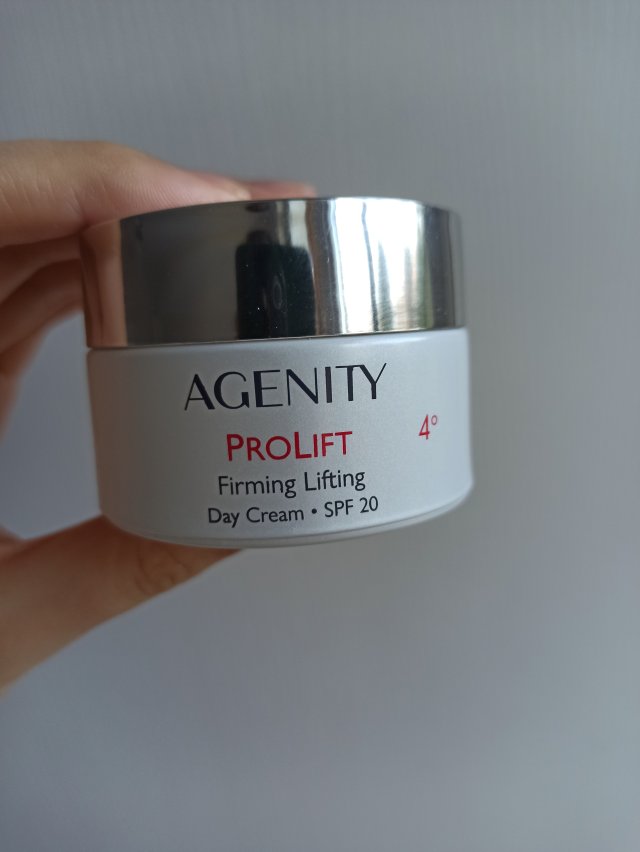 Denkowanie część druga :) Grudzień, kosmetyki w świątecznych opakowaniach lub w świątecznych kolorach: czerwonym, zielonym i złotym 