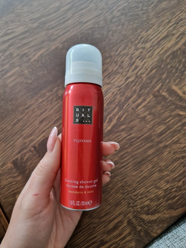 Denkowanie część druga :) Grudzień, kosmetyki w świątecznych opakowaniach lub w świątecznych kolorach: czerwonym, zielonym i złotym 