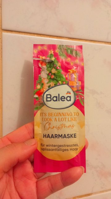 Denkowanie część druga :) Grudzień, kosmetyki w świątecznych opakowaniach lub w świątecznych kolorach: czerwonym, zielonym i złotym 