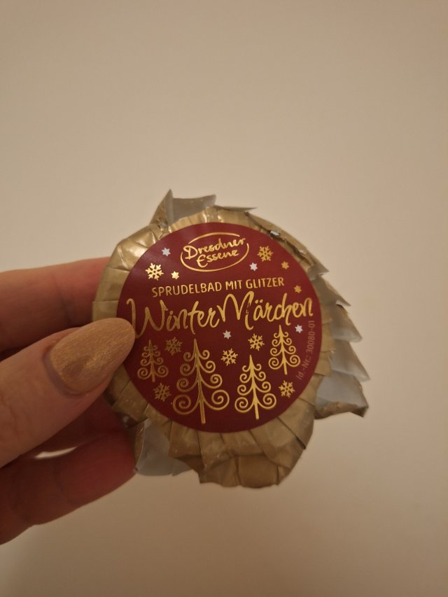 Denkowanie część druga :) Grudzień, kosmetyki w świątecznych opakowaniach lub w świątecznych kolorach: czerwonym, zielonym i złotym 