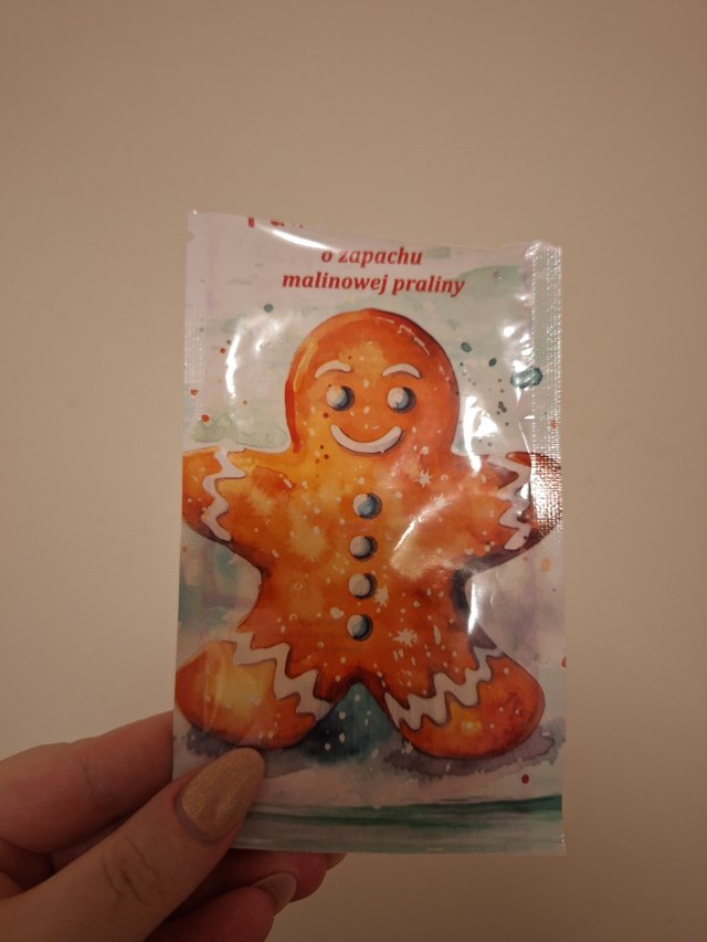 Denkowanie część druga :) Grudzień, kosmetyki w świątecznych opakowaniach lub w świątecznych kolorach: czerwonym, zielonym i złotym 