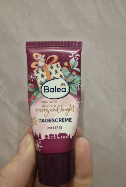 Denkowanie część druga :) Grudzień, kosmetyki w świątecznych opakowaniach lub w świątecznych kolorach: czerwonym, zielonym i złotym 