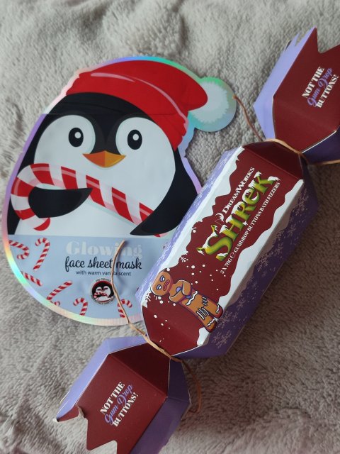 Denkowanie część druga :) Grudzień, kosmetyki w świątecznych opakowaniach lub w świątecznych kolorach: czerwonym, zielonym i złotym 