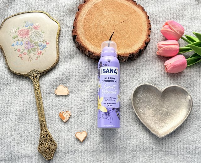 Isana Antyperspirant w sprayu, Secret Moment 