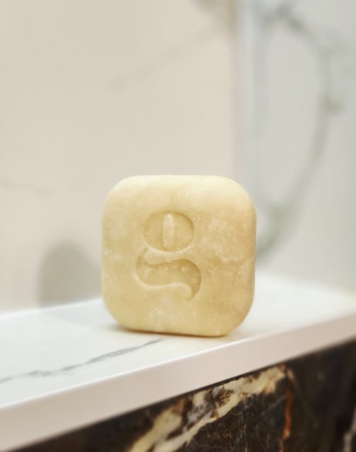 Your KAYA Naturalna kostka myjąca do ciała z masłem shea, do skóry wrażliwej, biała