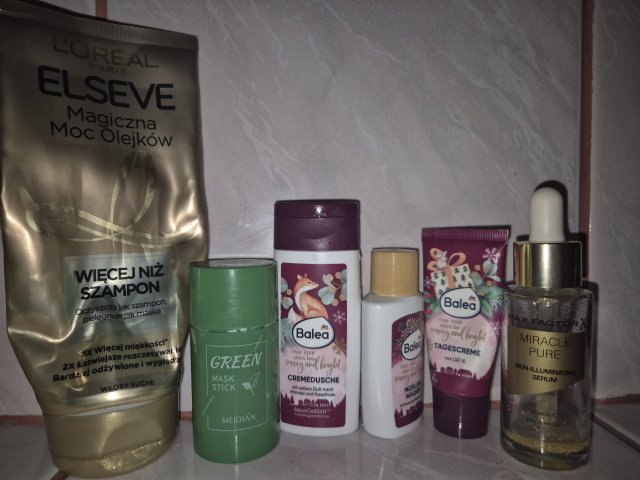 Denkowanie część druga :) Styczeń: Nowy rok to czas porządków - wykańczamy rozpoczęte kosmetyki i robimy miejsce na nowy start ✨